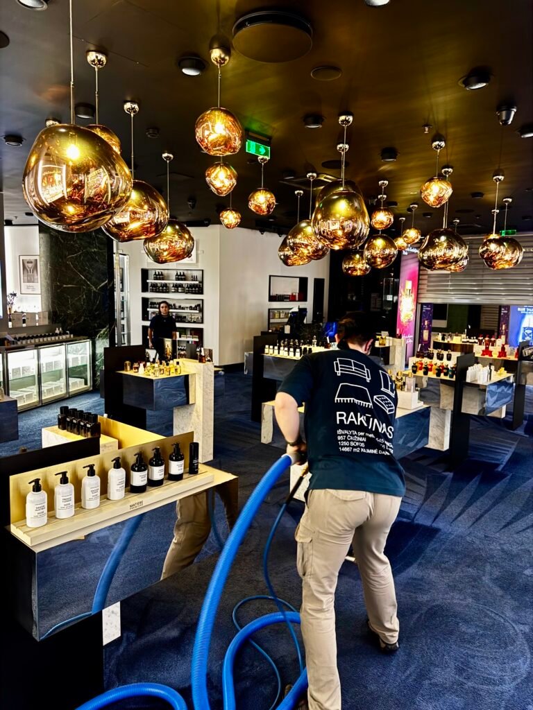 Kilimų ir kiliminės dangos giluminis cheminis valymas